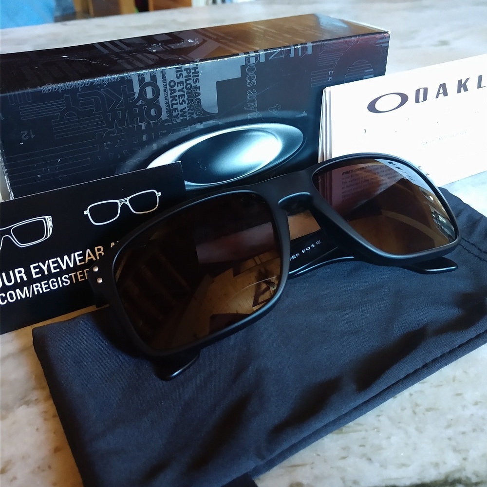 NIB Oakley Holbrook